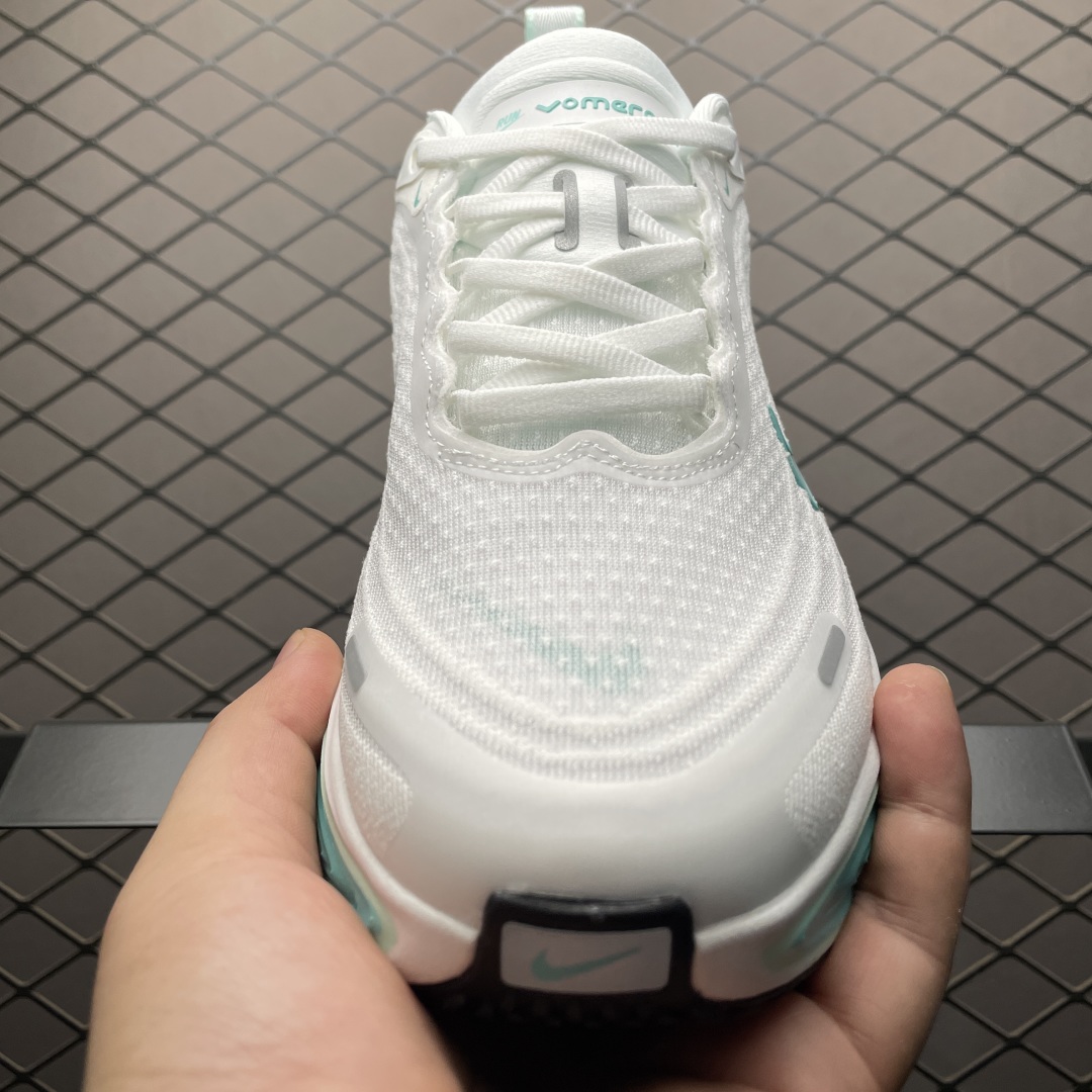 NK Vomero Plus 网面透气跑步鞋 HV8154-100 尺码：36 36.5 37.5 38