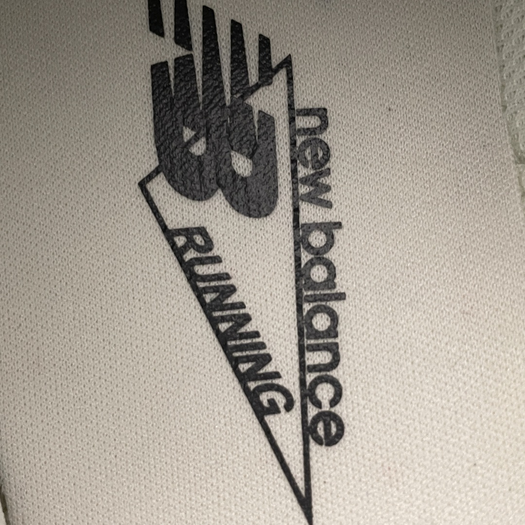 New Balance 新百伦 M1000。SY 复古休闲跑步鞋 尺码：36 37 37.5 38 38