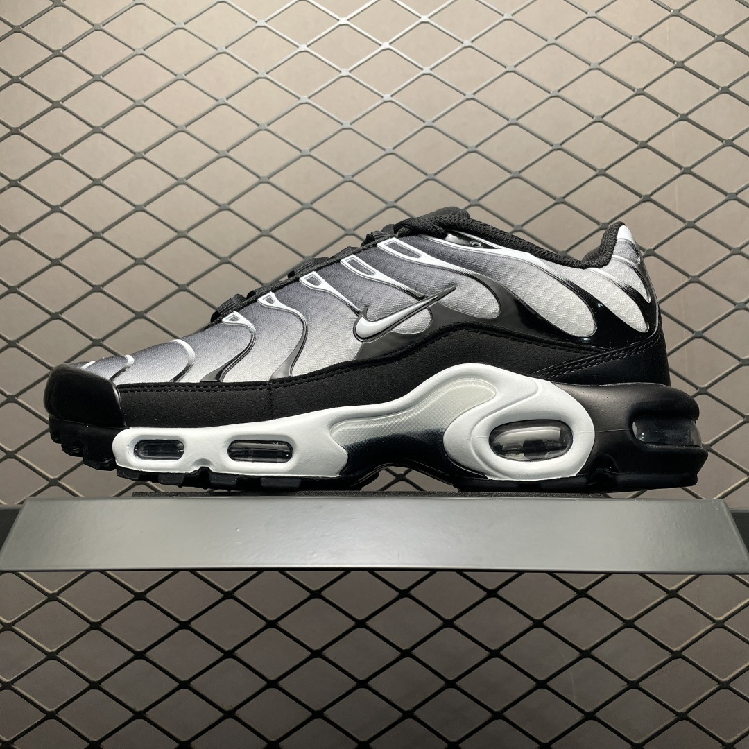 图片[6]-PB版 NK Air Max Plus TN 复古气垫跑鞋 大厂出品 多道QC标准品控质检 整体配色采用撞色妆点 鞋面网眼布和皮革材质打造 中底搭载 Air Max 科技 保证了日常穿着的缓震性！鞋垫处和鞋后跟印有 TN 字样 彰显鞋款身份 尺码：36 36.5 37.5 38 38.5 39 40 40.5 41 42 42.5 43 44 44.5 45 46-选品中心