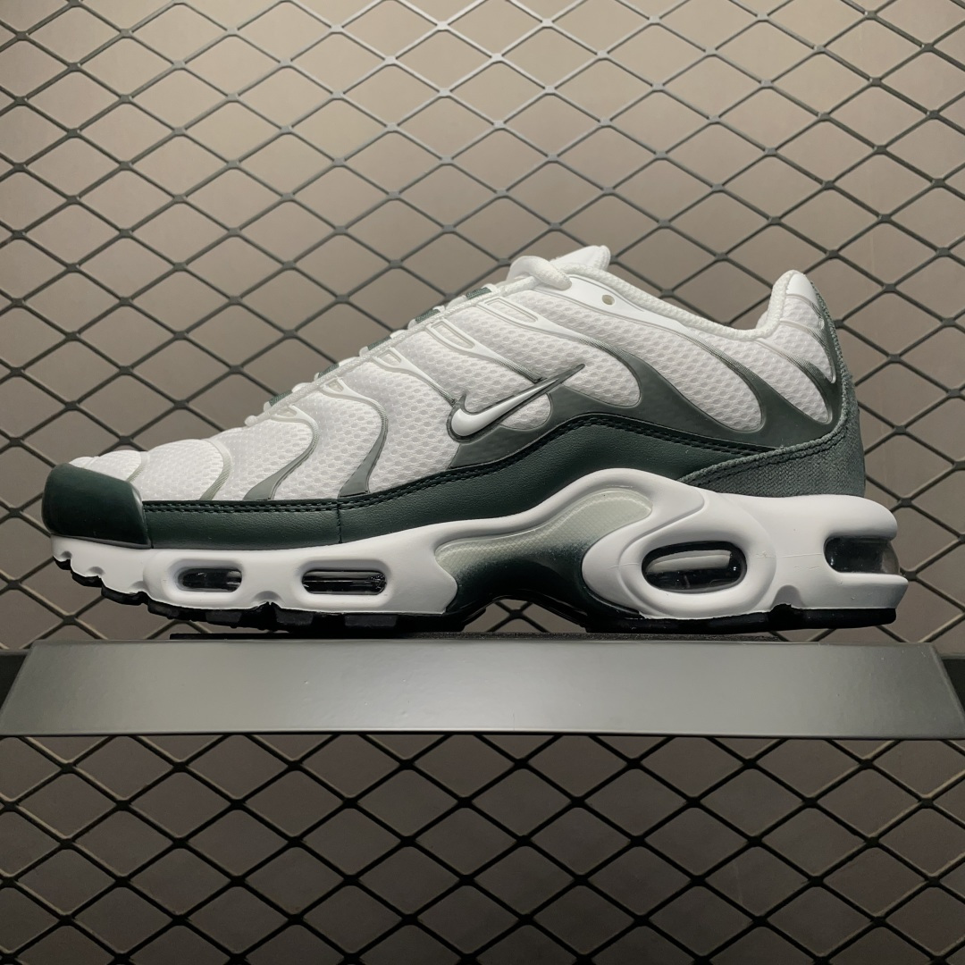 图片[7]-PB版 NK Air Max Plus TN 复古气垫跑鞋 大厂出品 多道QC标准品控质检 整体配色采用撞色妆点 鞋面网眼布和皮革材质打造 中底搭载 Air Max 科技 保证了日常穿着的缓震性！鞋垫处和鞋后跟印有 TN 字样 彰显鞋款身份 尺码：36 36.5 37.5 38 38.5 39 40 40.5 41 42 42.5 43 44 44.5 45 46-选品中心