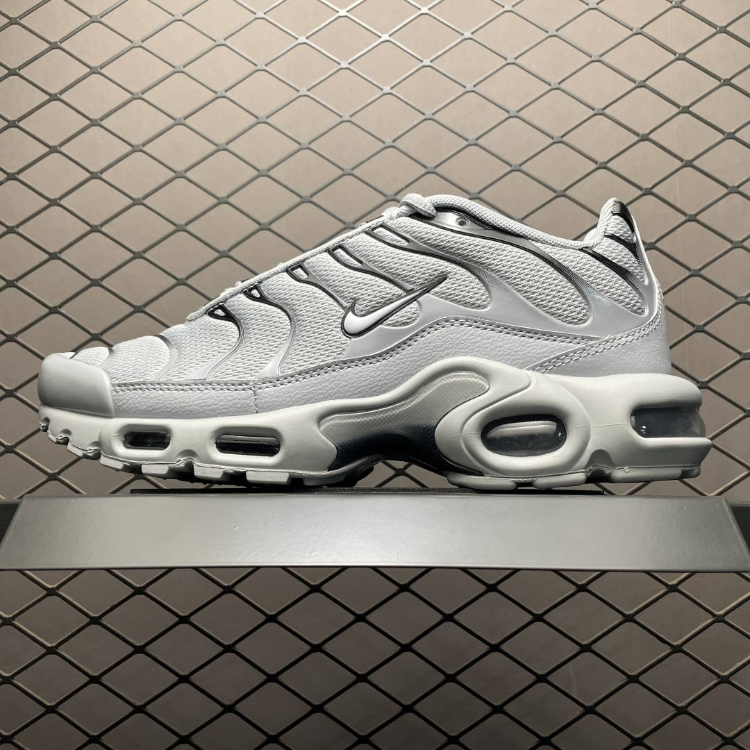 图片[7]-PB版 NK Air Max Plus TN 复古气垫跑鞋 大厂出品 多道QC标准品控质检 整体配色采用撞色妆点 鞋面网眼布和皮革材质打造 中底搭载 Air Max 科技 保证了日常穿着的缓震性！鞋垫处和鞋后跟印有 TN 字样 彰显鞋款身份 尺码：36 36.5 37.5 38 38.5 39 40 40.5 41 42 42.5 43 44 44.5 45 46-选品中心