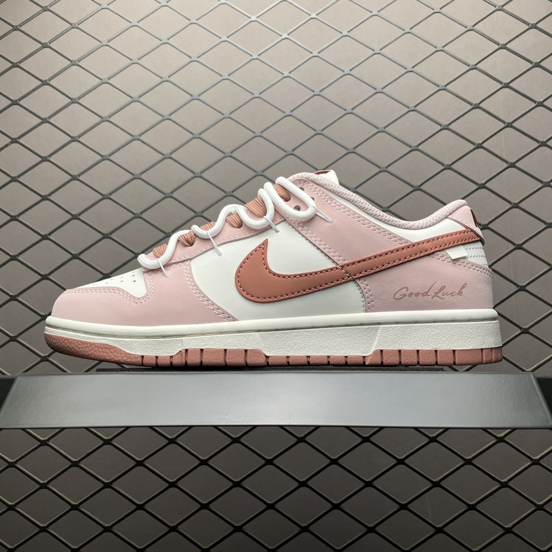 💰640 純原NK Dunk Low 客制款 低幫休閒板鞋 PC0528-105 尺碼：40 40.5 41 42 42.5 43 44 44.5 45 46 編號：33YEFFJ