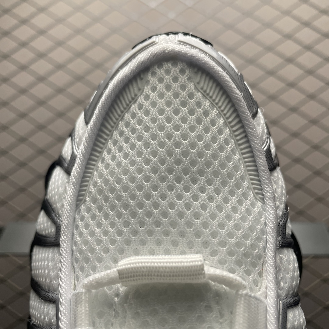 图片[7]-外贸专供 NK Shox TL 气柱复古跑鞋 HQ4049-001 该款保留了早期复古外形 鞋身整体以皮革打造 独具潮流气息 圆点前掌底纹带来极强摩擦力 气柱稳稳支撑后掌 堪称复古跑鞋的最高科技 尺码：36-46-选品中心