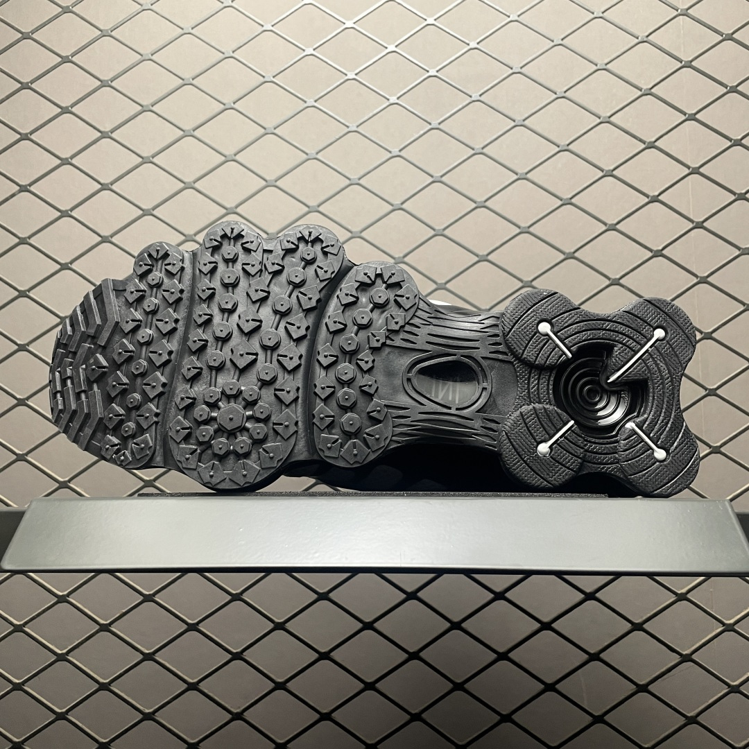 图片[5]-外贸专供 NK Shox TL 气柱复古跑鞋 HQ4049-001 该款保留了早期复古外形 鞋身整体以皮革打造 独具潮流气息 圆点前掌底纹带来极强摩擦力 气柱稳稳支撑后掌 堪称复古跑鞋的最高科技 尺码：36-46-选品中心