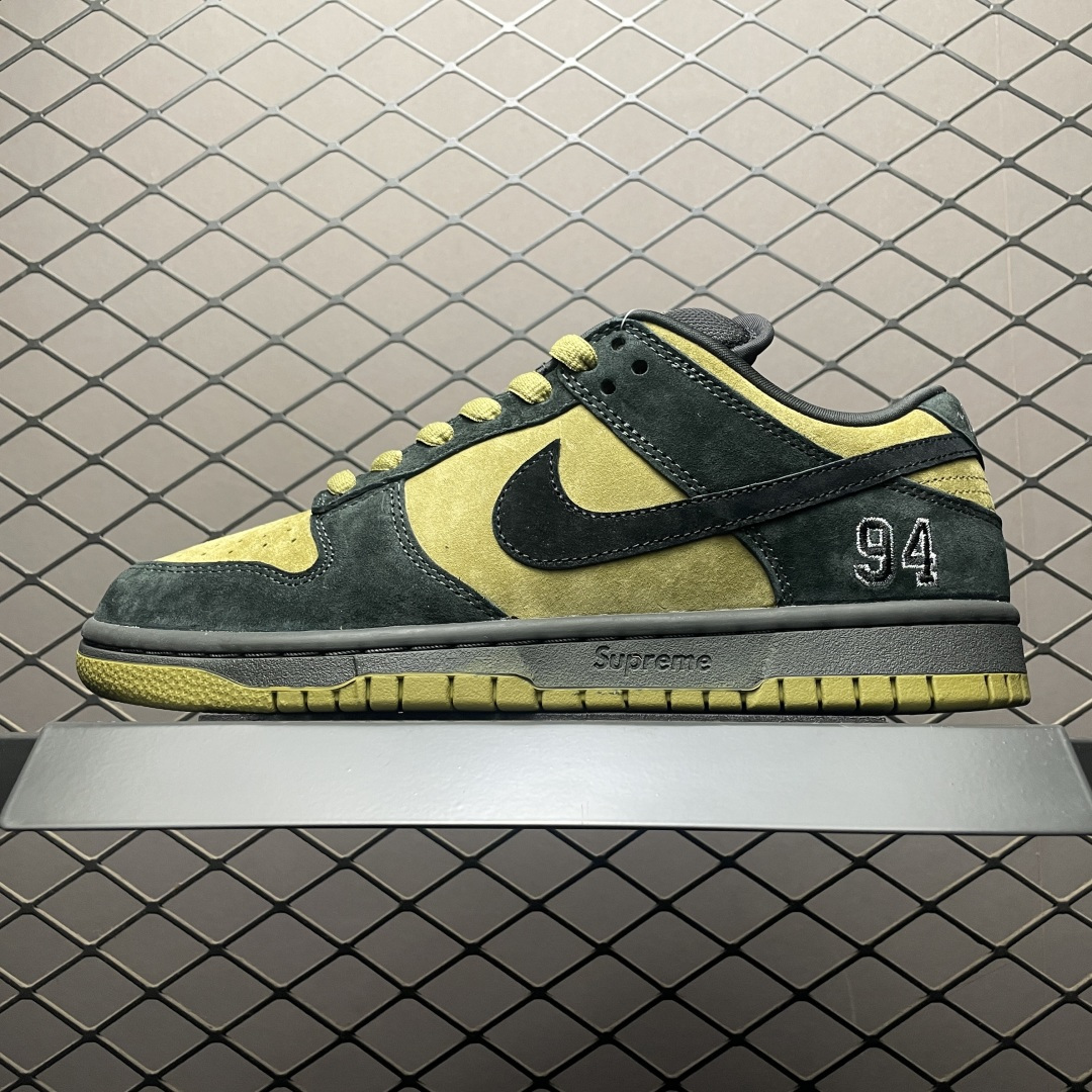 Supreme x NK Dunk Low SUP联名款 低帮休闲滑板鞋 HQ8487-300 原材料麂皮打造 原鞋开发 版型完美 头部大厂打造 品质毋庸置疑 实拍所见即所得 尺码：36 36.5 37.5 38 38.5 39 40 40.5 41 42 42.5 43 44 44.5 45 46 47.5-选品中心