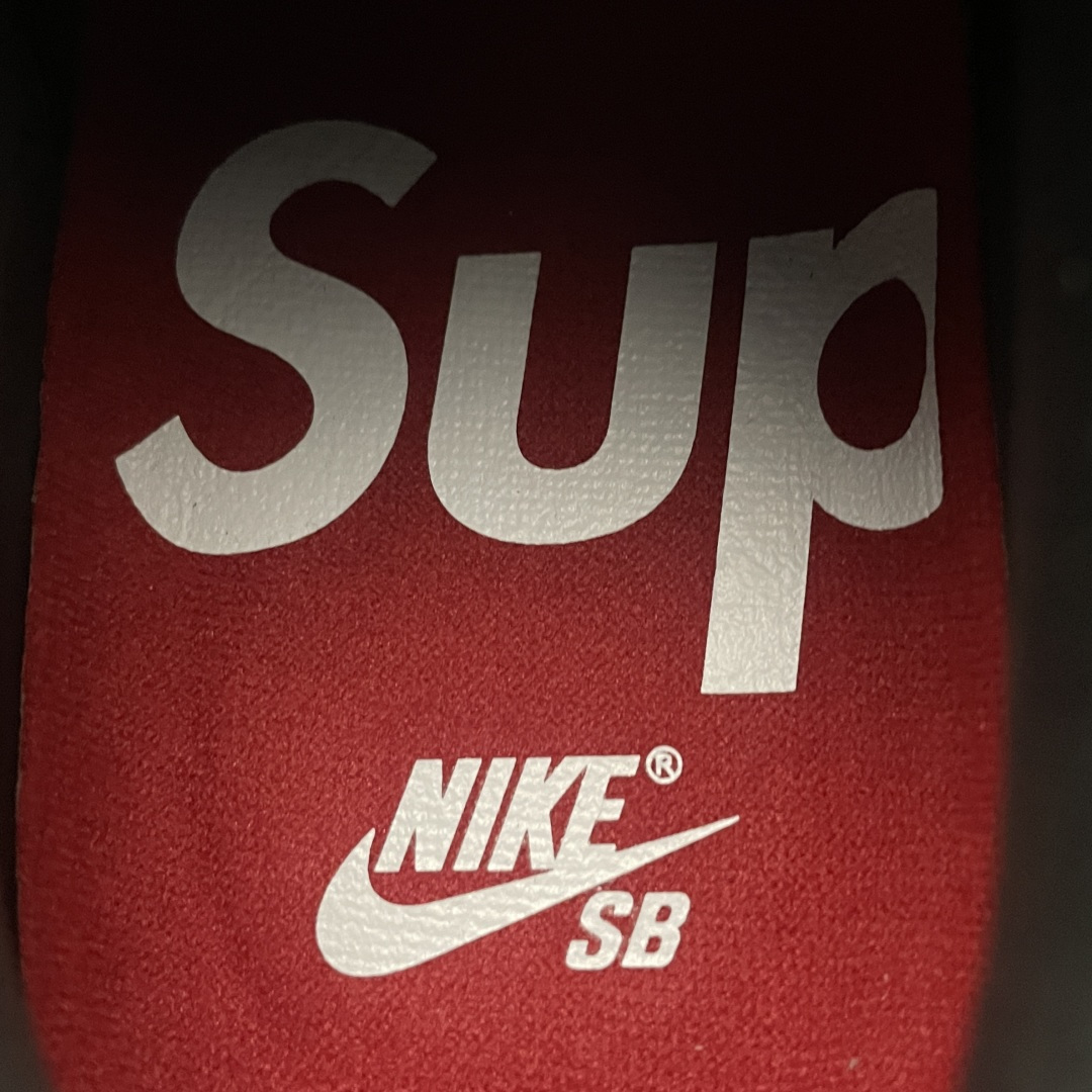 图片[8]-Supreme x NK Dunk Low SUP联名款 低帮休闲滑板鞋 HQ8487-300 原材料麂皮打造 原鞋开发 版型完美 头部大厂打造 品质毋庸置疑 实拍所见即所得 尺码：36 36.5 37.5 38 38.5 39 40 40.5 41 42 42.5 43 44 44.5 45 46 47.5-选品中心
