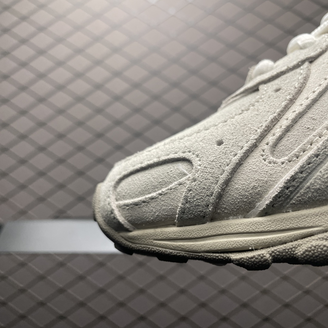 图片[6]-纯原版本 New Balance U204LMMC 复古休闲鞋 薄底鞋 头部一线大厂出品 正确版本 中底可以一眼区分市面版本 鞋身搭载EVA科技中底 适用多元穿搭场合为户外出行提供舒适长远的穿搭体验 尺码：36 37 37.5 38 38.5 39.5 40 40.5 41.5 42 42.5 43 44 44.5-选品中心