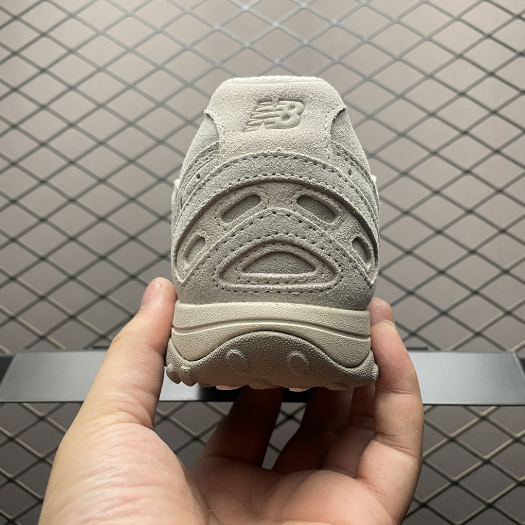 图片[2]-纯原版本 New Balance U204LMMC 复古休闲鞋 薄底鞋 头部一线大厂出品 正确版本 中底可以一眼区分市面版本 鞋身搭载EVA科技中底 适用多元穿搭场合为户外出行提供舒适长远的穿搭体验 尺码：36 37 37.5 38 38.5 39.5 40 40.5 41.5 42 42.5 43 44 44.5-选品中心