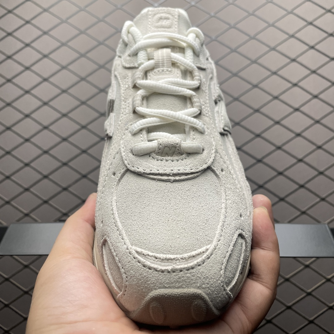 图片[9]-纯原版本 New Balance U204LMMC 复古休闲鞋 薄底鞋 头部一线大厂出品 正确版本 中底可以一眼区分市面版本 鞋身搭载EVA科技中底 适用多元穿搭场合为户外出行提供舒适长远的穿搭体验 尺码：36 37 37.5 38 38.5 39.5 40 40.5 41.5 42 42.5 43 44 44.5-选品中心