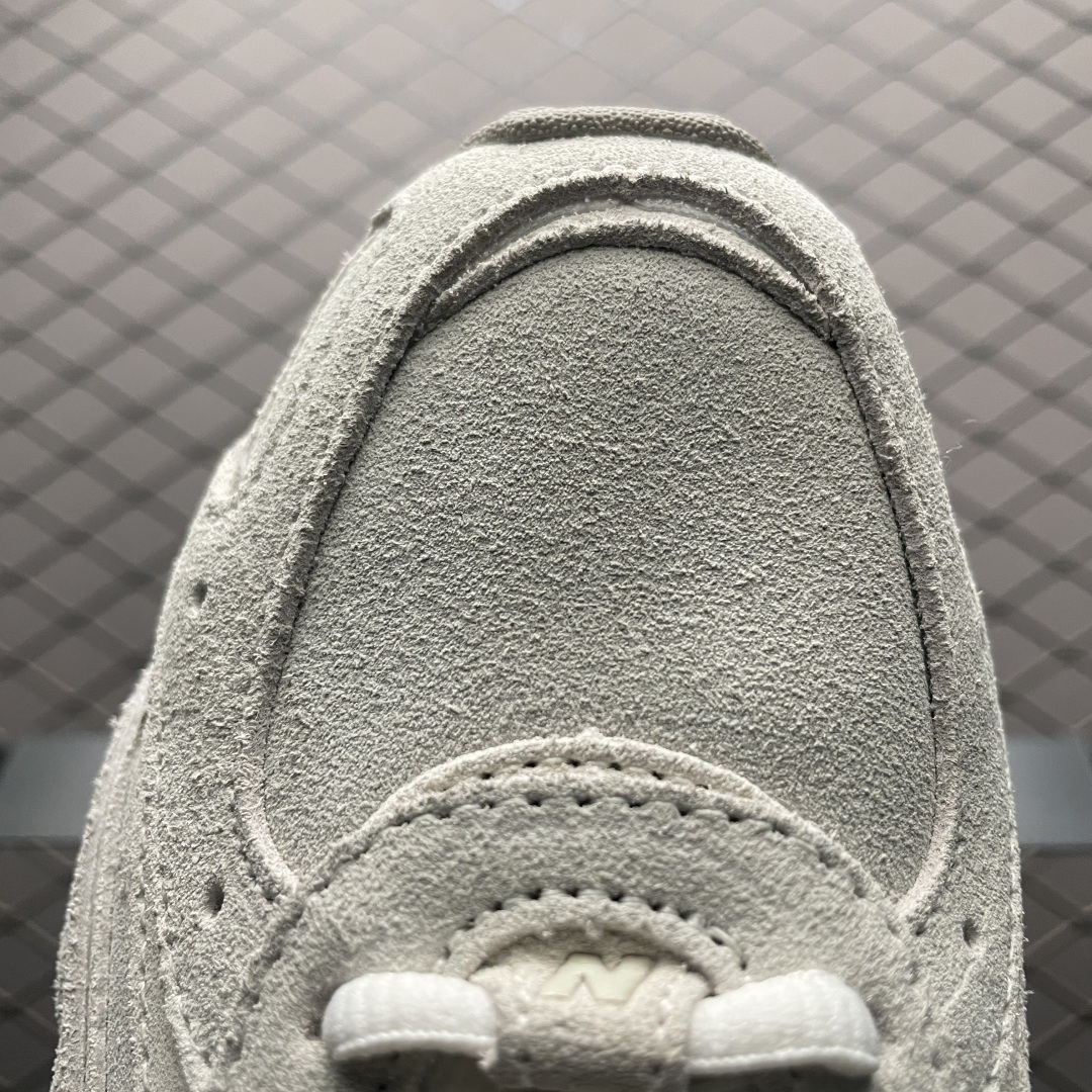 图片[7]-纯原版本 New Balance U204LMMC 复古休闲鞋 薄底鞋 头部一线大厂出品 正确版本 中底可以一眼区分市面版本 鞋身搭载EVA科技中底 适用多元穿搭场合为户外出行提供舒适长远的穿搭体验 尺码：36 37 37.5 38 38.5 39.5 40 40.5 41.5 42 42.5 43 44 44.5-选品中心