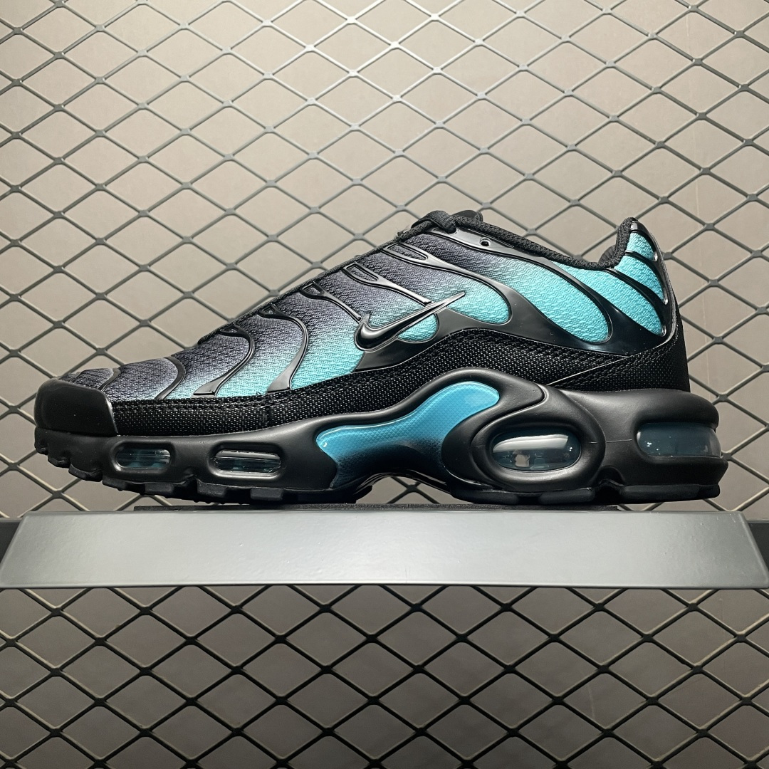 PB版 NK Air Max Plus TN 复古气垫跑鞋 DM0032-016 大厂出品 多道QC标准品控质检 整体配色采用撞色妆点 鞋面网眼布和皮革材质打造 中底搭载 Air Max 科技 保证了日常穿着的缓震性！鞋垫处和鞋后跟印有 TN 字样 彰显鞋款身份 尺码：36 36.5 37.5 38 38.5 39 40 40.5 41 42 42.5 43 44 44.5 45 46-选品中心