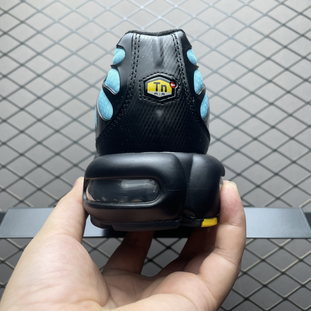 图片[2]-PB版 NK Air Max Plus TN 复古气垫跑鞋 CW8838-400 大厂出品 多道QC标准品控质检 整体配色采用撞色妆点 鞋面网眼布和皮革材质打造 中底搭载 Air Max 科技 保证了日常穿着的缓震性！鞋垫处和鞋后跟印有 TN 字样 彰显鞋款身份 尺码：36 36.5 37.5 38 38.5 39 40 40.5 41 42 42.5 43 44 44.5 45 46-选品中心