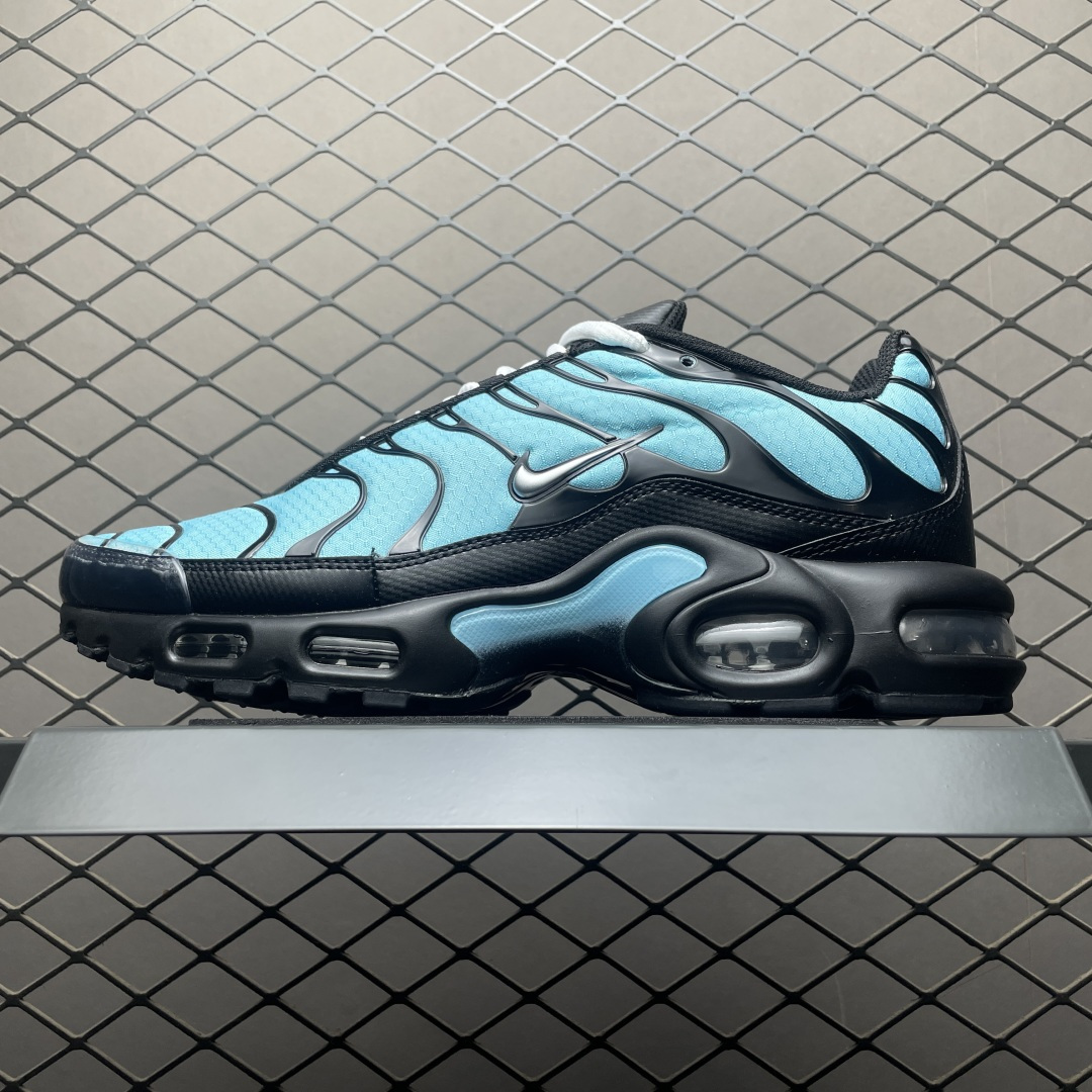 PB版 NK Air Max Plus TN 复古气垫跑鞋 CW8838-400 大厂出品 多道QC标准品控质检 整体配色采用撞色妆点 鞋面网眼布和皮革材质打造 中底搭载 Air Max 科技 保证了日常穿着的缓震性！鞋垫处和鞋后跟印有 TN 字样 彰显鞋款身份 尺码：36 36.5 37.5 38 38.5 39 40 40.5 41 42 42.5 43 44 44.5 45 46-选品中心