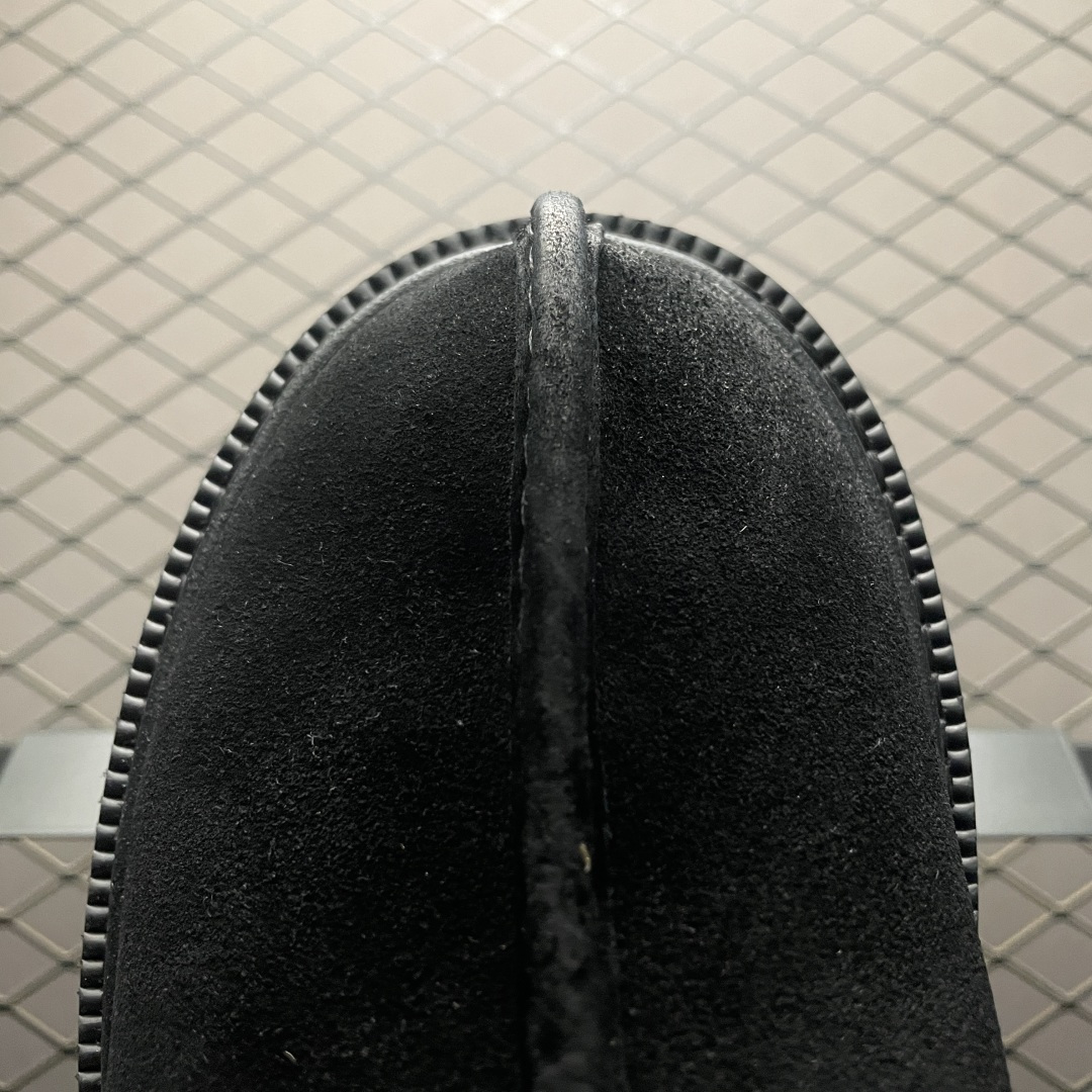 图片[7]-UGG Tasman Lug 2025 新款 塔斯曼系列男鞋 1166913 鞋面采用牛剖层 内里透气网面 传统Eva轻翼大底 档次与舒适并存 一脚蹬设计 穿脱自如 搭配阔腿工装 美式复古巴恩风 鞋头有油蜡做旧感 潮范轻松拿捏 内增加绒鞋垫一副（售后需配件齐全）尺码：40 41 42 43 44-选品中心