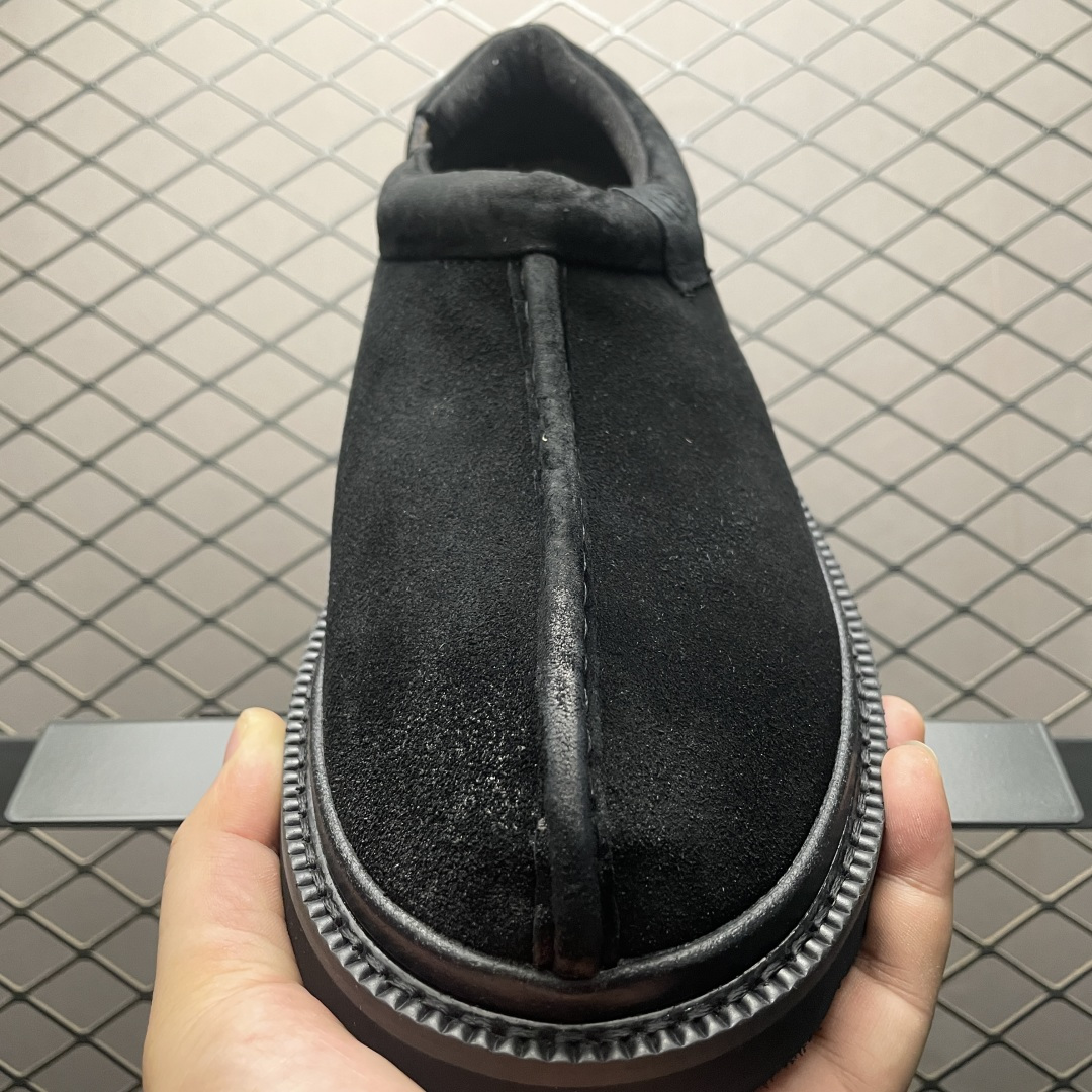 图片[9]-UGG Tasman Lug 2025 新款 塔斯曼系列男鞋 1166913 鞋面采用牛剖层 内里透气网面 传统Eva轻翼大底 档次与舒适并存 一脚蹬设计 穿脱自如 搭配阔腿工装 美式复古巴恩风 鞋头有油蜡做旧感 潮范轻松拿捏 内增加绒鞋垫一副（售后需配件齐全）尺码：40 41 42 43 44-选品中心