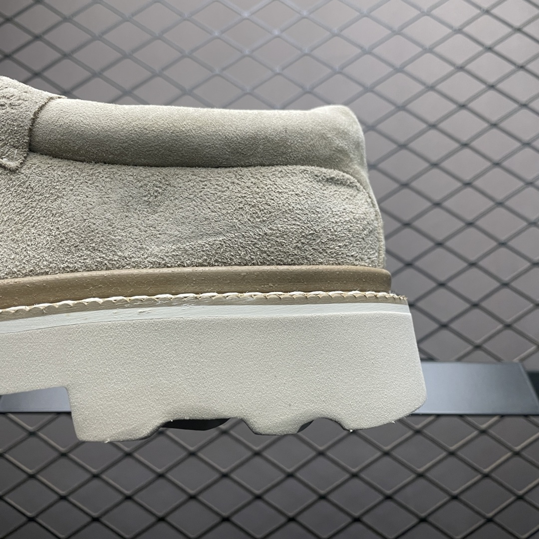 图片[4]-UGG Tasman Lug 2025 新款 塔斯曼系列男鞋 1166913 鞋面采用牛剖层 内里透气网面 传统Eva轻翼大底 档次与舒适并存 一脚蹬设计 穿脱自如 搭配阔腿工装 美式复古巴恩风 鞋头有油蜡做旧感 潮范轻松拿捏 内增加绒鞋垫一副（售后需配件齐全）尺码：40 41 42 43 44-选品中心