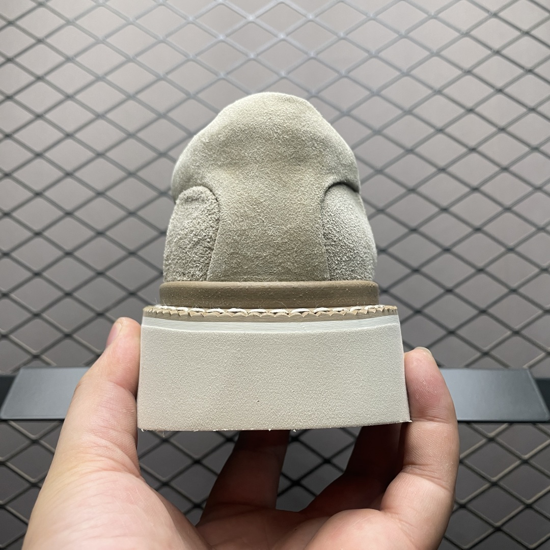 图片[2]-UGG Tasman Lug 2025 新款 塔斯曼系列男鞋 1166913 鞋面采用牛剖层 内里透气网面 传统Eva轻翼大底 档次与舒适并存 一脚蹬设计 穿脱自如 搭配阔腿工装 美式复古巴恩风 鞋头有油蜡做旧感 潮范轻松拿捏 内增加绒鞋垫一副（售后需配件齐全）尺码：40 41 42 43 44-选品中心