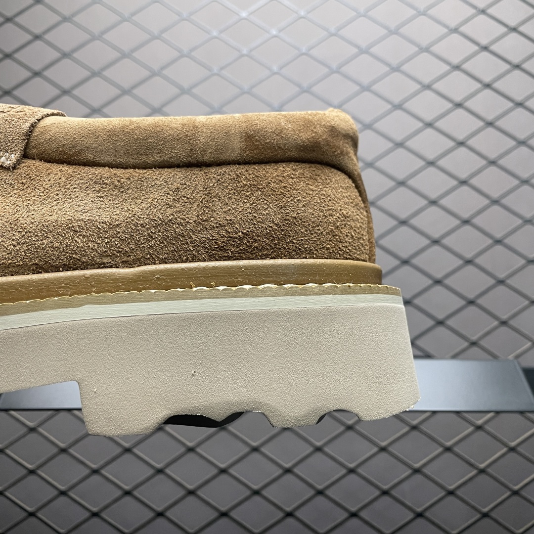 图片[4]-UGG Tasman Lug 2025 新款 塔斯曼系列男鞋 1166913 鞋面采用牛剖层 内里透气网面 传统Eva轻翼大底 档次与舒适并存 一脚蹬设计 穿脱自如 搭配阔腿工装 美式复古巴恩风 鞋头有油蜡做旧感 潮范轻松拿捏 内增加绒鞋垫一副（售后需配件齐全）尺码：40 41 42 43 44-选品中心