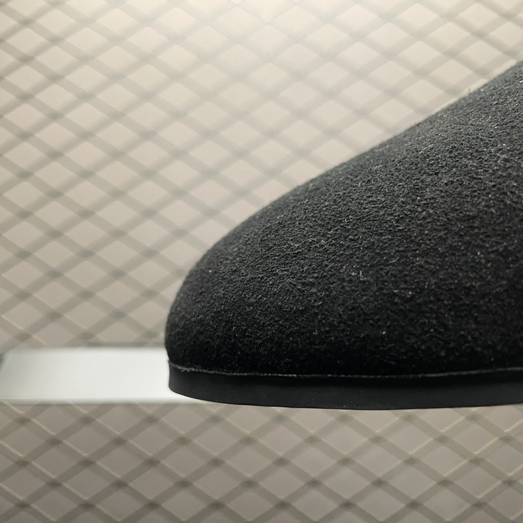 图片[6]-X1版 UGG Elea Slip-On 轻薄一脚蹬 1171390 居家 办公室 空调房室内 易搭配超时髦大长腿福利款 鞋头到鞋垫真羊皮毛一体 带防水工艺 区别市面任何版本 独立原版开发大底 羊绒鞋垫 冬季保暖外出 家居都是很适合的选择 近年uug推出款式系列 局部偏向年轻消费者喜好 也走到时尚潮流穿搭的前沿 鞋身材质 防泼水涂层翻毛皮鞋面 17毫米UGGPURE植入式羊毛内底 轻便防滑舒适橡胶外底 全套包装 尺码： 35 36 37 38 39 40-选品中心