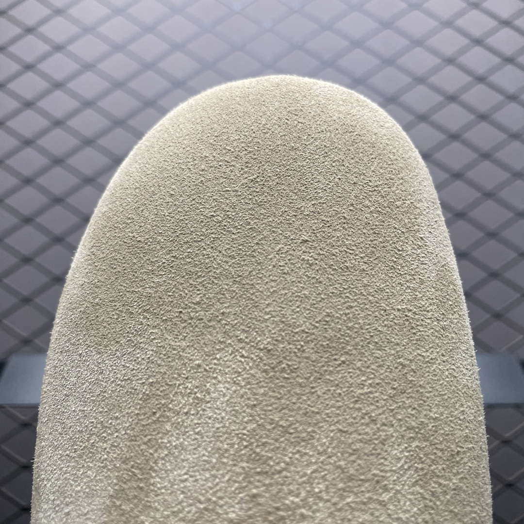 图片[7]-X1版 UGG Elea Slip-On 轻薄一脚蹬 1171390 居家 办公室 空调房室内 易搭配超时髦大长腿福利款 鞋头到鞋垫真羊皮毛一体 带防水工艺 区别市面任何版本 独立原版开发大底 羊绒鞋垫 冬季保暖外出 家居都是很适合的选择 近年uug推出款式系列 局部偏向年轻消费者喜好 也走到时尚潮流穿搭的前沿 鞋身材质 防泼水涂层翻毛皮鞋面 17毫米UGGPURE植入式羊毛内底 轻便防滑舒适橡胶外底 全套包装 尺码： 35 36 37 38 39 40-选品中心