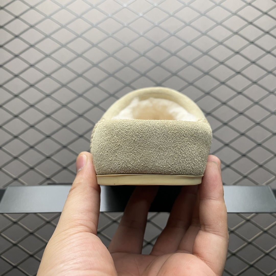 图片[2]-X1版 UGG Elea Slip-On 轻薄一脚蹬 1171390 居家 办公室 空调房室内 易搭配超时髦大长腿福利款 鞋头到鞋垫真羊皮毛一体 带防水工艺 区别市面任何版本 独立原版开发大底 羊绒鞋垫 冬季保暖外出 家居都是很适合的选择 近年uug推出款式系列 局部偏向年轻消费者喜好 也走到时尚潮流穿搭的前沿 鞋身材质 防泼水涂层翻毛皮鞋面 17毫米UGGPURE植入式羊毛内底 轻便防滑舒适橡胶外底 全套包装 尺码： 35 36 37 38 39 40-选品中心