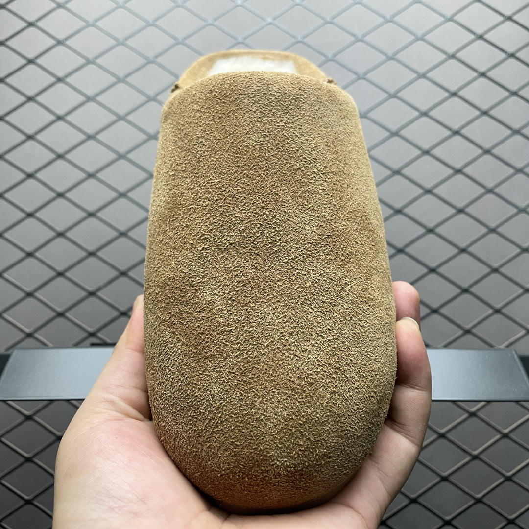 图片[9]-X1版 UGG Elea Slip-On 轻薄一脚蹬 1171390 居家 办公室 空调房室内 易搭配超时髦大长腿福利款 鞋头到鞋垫真羊皮毛一体 带防水工艺 区别市面任何版本 独立原版开发大底 羊绒鞋垫 冬季保暖外出 家居都是很适合的选择 近年uug推出款式系列 局部偏向年轻消费者喜好 也走到时尚潮流穿搭的前沿 鞋身材质 防泼水涂层翻毛皮鞋面 17毫米UGGPURE植入式羊毛内底 轻便防滑舒适橡胶外底 全套包装 尺码： 35 36 37 38 39 40-选品中心