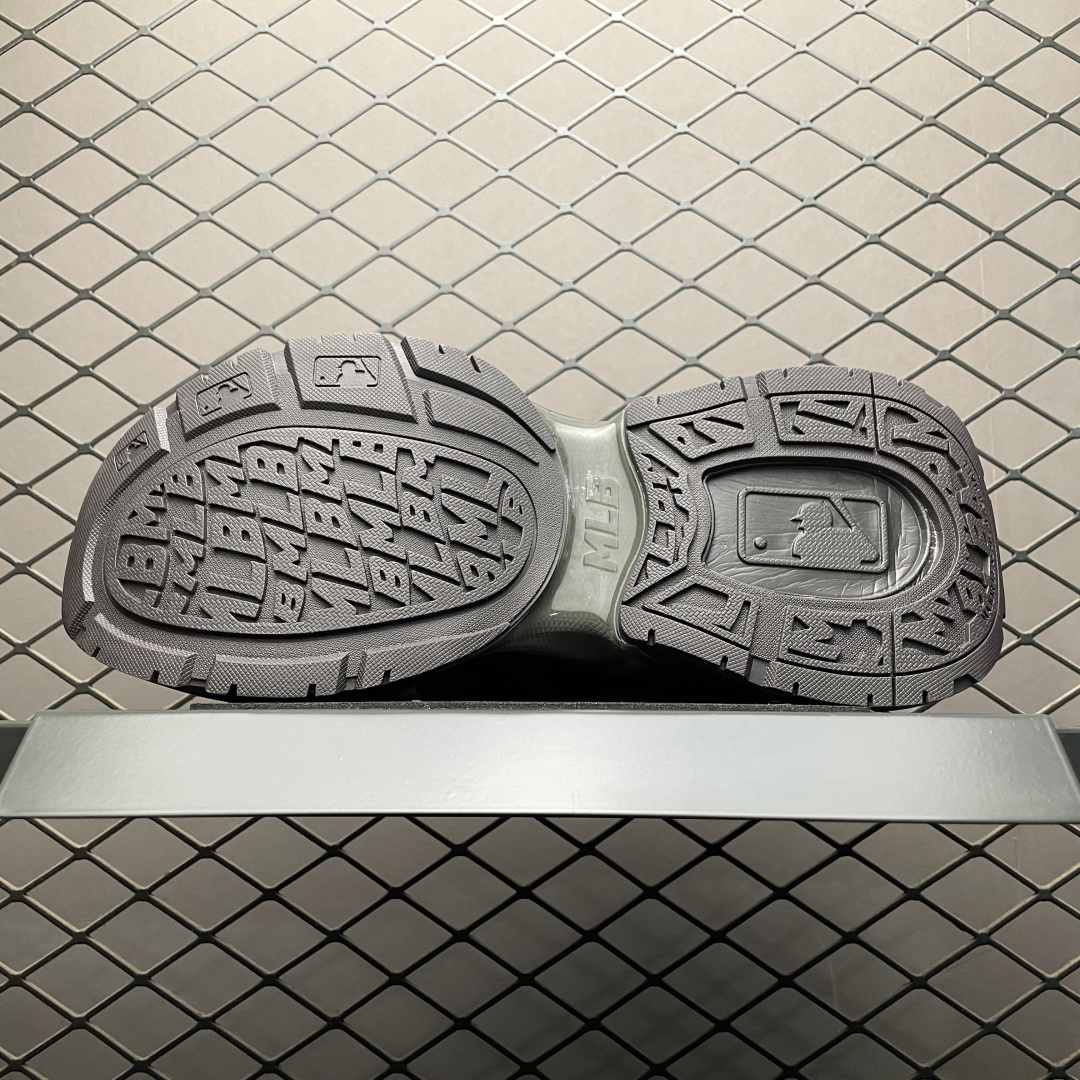 图片[5]-网红爆款 MLB Curve Runner Enamel 低帮休闲凉鞋 原厂防伪吊牌 尺码：36 36.5 37.5 38 38.5 39 40 40.5 41 42 42.5 43 44 44.5 45-选品中心