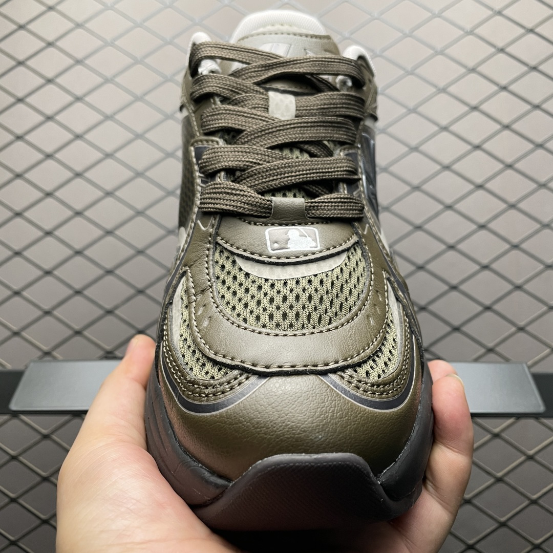 图片[9]-网红爆款 MLB Curve Runner Enamel 低帮休闲凉鞋 原厂防伪吊牌 尺码：36 36.5 37.5 38 38.5 39 40 40.5 41 42 42.5 43 44 44.5 45-选品中心