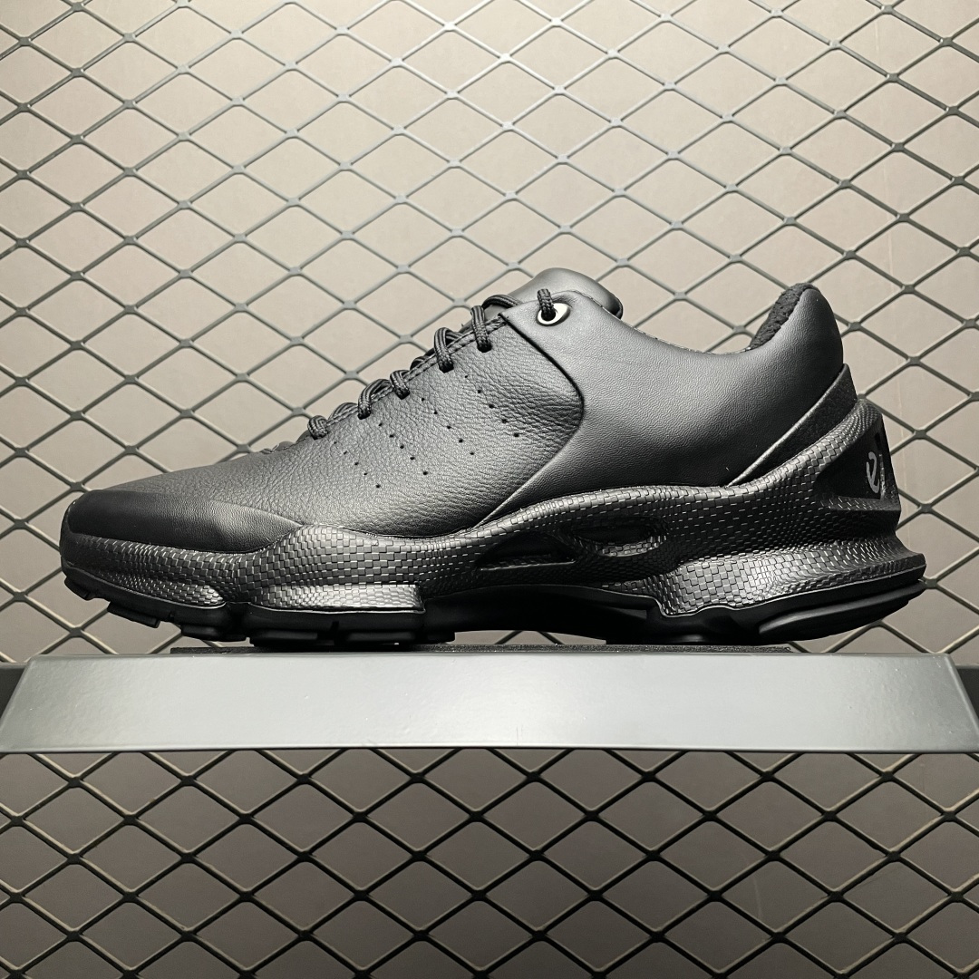 ECCO 爱步 新款皮革跑步鞋健步BIOMC黄景瑜同款 800464 25年全新新款鞋面选用迪尼玛牛皮，抗撕裂性能增强轻盈耐磨，多场景适配 鞋面打孔细节 清爽透气，细节满满 潮流撞色设计 演绎炫彩魅力 结合鞋楦，大底，中底的三维一体科技 性能优越，伴你尽情探索都市 直接注塑科技 一体成型，舒适贴合 提供长效出色的缓震性能 轻质橡胶大底，具有良好的耐磨性和抓地力 助你轻松应对不同户外场景 尺码：39 40 41 42 43 44正常码-选品中心