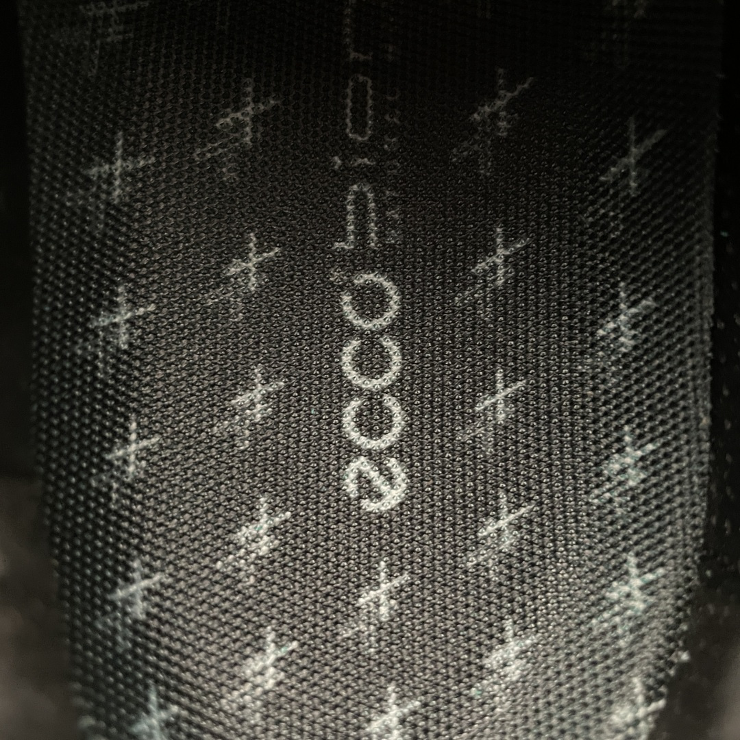 图片[8]-ECCO 爱步 新款皮革跑步鞋健步BIOMC黄景瑜同款 800464 25年全新新款鞋面选用迪尼玛牛皮，抗撕裂性能增强轻盈耐磨，多场景适配 鞋面打孔细节 清爽透气，细节满满 潮流撞色设计 演绎炫彩魅力 结合鞋楦，大底，中底的三维一体科技 性能优越，伴你尽情探索都市 直接注塑科技 一体成型，舒适贴合 提供长效出色的缓震性能 轻质橡胶大底，具有良好的耐磨性和抓地力 助你轻松应对不同户外场景 尺码：39 40 41 42 43 44正常码-选品中心