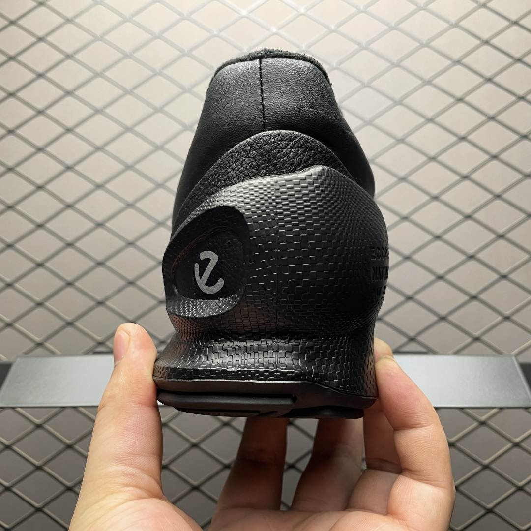 图片[2]-ECCO 爱步 新款皮革跑步鞋健步BIOMC黄景瑜同款 800464 25年全新新款鞋面选用迪尼玛牛皮，抗撕裂性能增强轻盈耐磨，多场景适配 鞋面打孔细节 清爽透气，细节满满 潮流撞色设计 演绎炫彩魅力 结合鞋楦，大底，中底的三维一体科技 性能优越，伴你尽情探索都市 直接注塑科技 一体成型，舒适贴合 提供长效出色的缓震性能 轻质橡胶大底，具有良好的耐磨性和抓地力 助你轻松应对不同户外场景 尺码：39 40 41 42 43 44正常码-选品中心