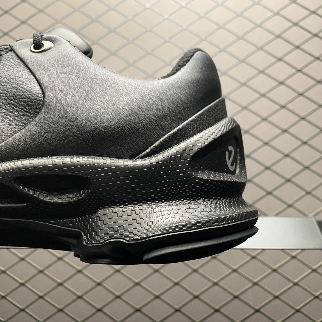 图片[4]-ECCO 爱步 新款皮革跑步鞋健步BIOMC黄景瑜同款 800464 25年全新新款鞋面选用迪尼玛牛皮，抗撕裂性能增强轻盈耐磨，多场景适配 鞋面打孔细节 清爽透气，细节满满 潮流撞色设计 演绎炫彩魅力 结合鞋楦，大底，中底的三维一体科技 性能优越，伴你尽情探索都市 直接注塑科技 一体成型，舒适贴合 提供长效出色的缓震性能 轻质橡胶大底，具有良好的耐磨性和抓地力 助你轻松应对不同户外场景 尺码：39 40 41 42 43 44正常码-选品中心