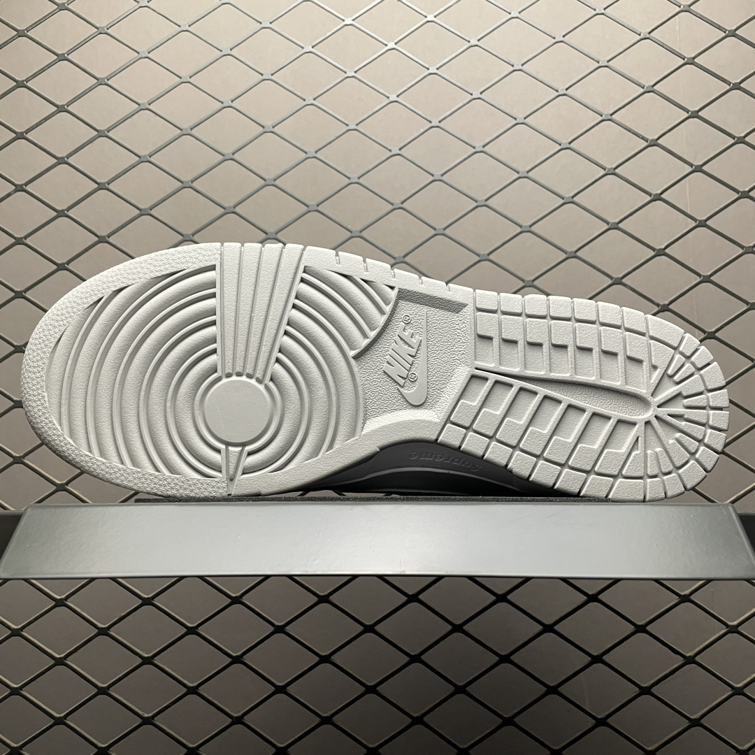 图片[5]-Supreme x NK Dunk Low SUP联名款 低帮休闲滑板鞋 HQ8487-100 原材料麂皮打造 原鞋开发 版型完美 头部大厂打造 品质毋庸置疑 实拍所见即所得 尺码：36 36.5 37.5 38 38.5 39 40 40.5 41 42 42.5 43 44 44.5 45 46 47.5-选品中心