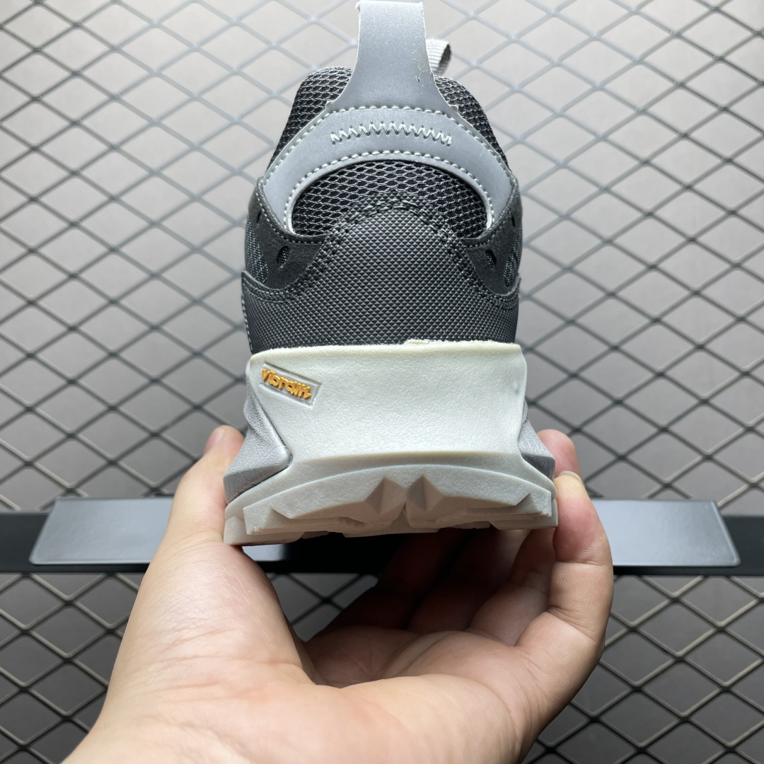 图片[2]-Columbia 哥伦比亚 户外登山鞋休闲鞋户外越野徒步鞋 9989 面料采用磨砂牛皮 鞋底采用Vibram黄金大底 专门为鞋底设计的橡胶以出色的耐磨性，良好的防滑性，均匀的质地获得了众多品牌的认可 尺码：40 41 42 43 44 45-选品中心