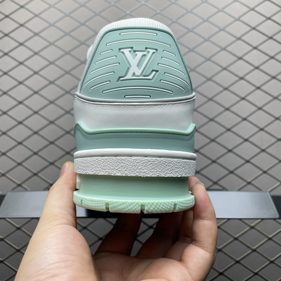 图片[2]-Louis Vuitton 路易威登 LV Trainer 低帮休闲板鞋 海淘代购同渠道品质 高端零售 外贸充正专供 原版购入开发 ZP级全套包装 完美楦型 正确卡色 大底TPU 质感媲美原版 细节与原版一致 请注意区分市面通货材 尺码：38 39 40 41 42 43 44 45 46-选品中心