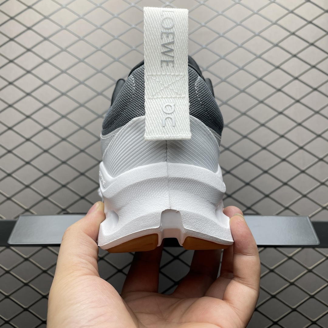 图片[2]-纯原版 Loewe x ON 罗意威昂跑联名 Cloudtilt 2.0 系列 M929282X34-4515 市售最高品质出货 全系列配色均原鞋购入开发打造 全新独立私模 高端零售 外贸平台充正品质 独家定制全套包装 内含防尘袋一个 注意：售后需完整退回 尺码：36 36.5 37 38 38.5 39 40 40.5 41 42 42.5 43 44 44.5 45 46（男鞋先出 女鞋后续）-选品中心