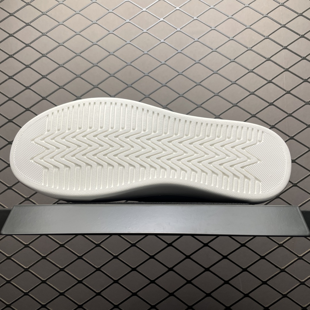 ECCO 爱步 新款真皮舒适时尚休闲板鞋 柔酷7号系列新品 鞋面采用ECCO家族工艺牛皮革 纹理自然，细