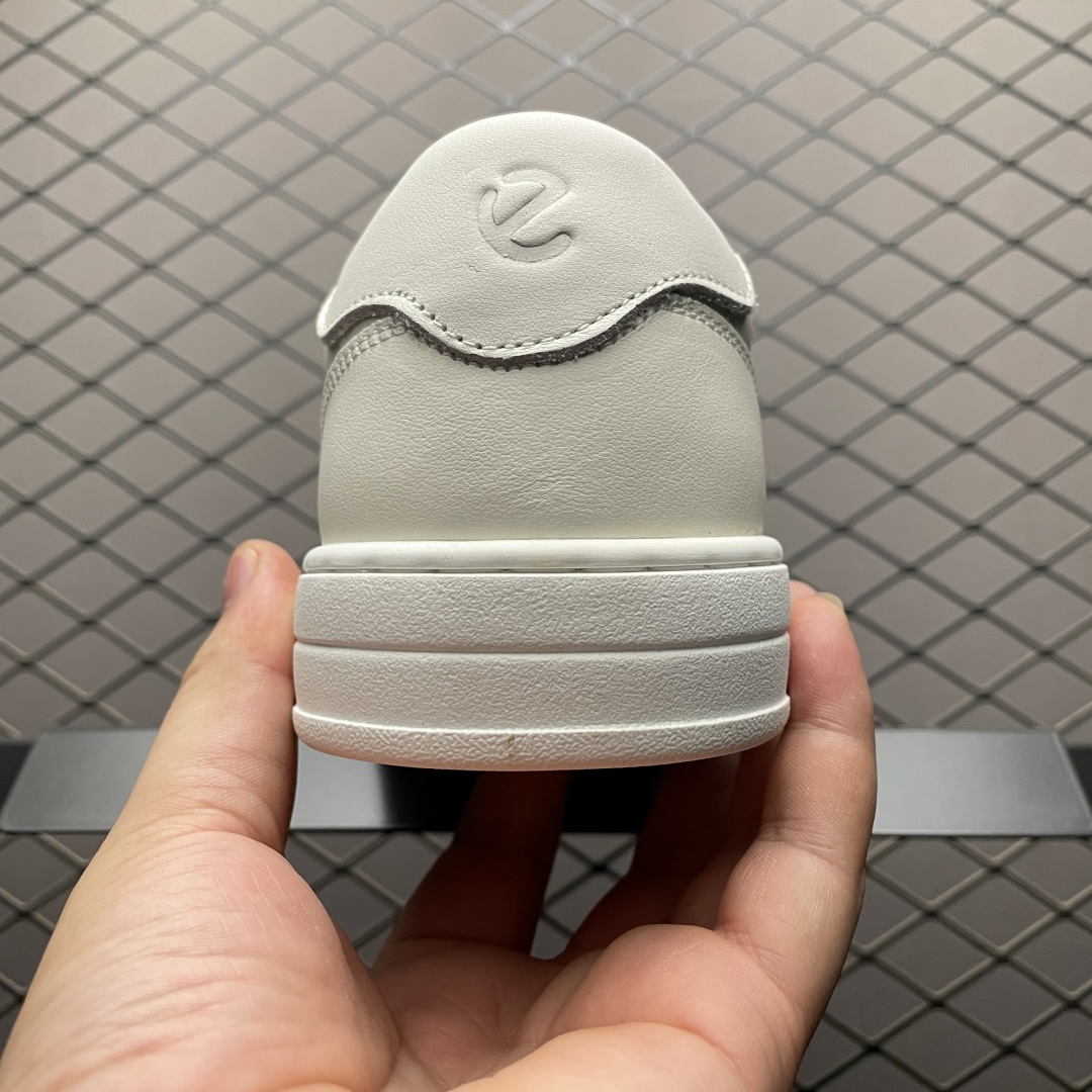 ECCO 爱步 新款真皮舒适时尚休闲板鞋 柔酷7号系列新品 鞋面采用ECCO家族工艺牛皮革 纹理自然，细