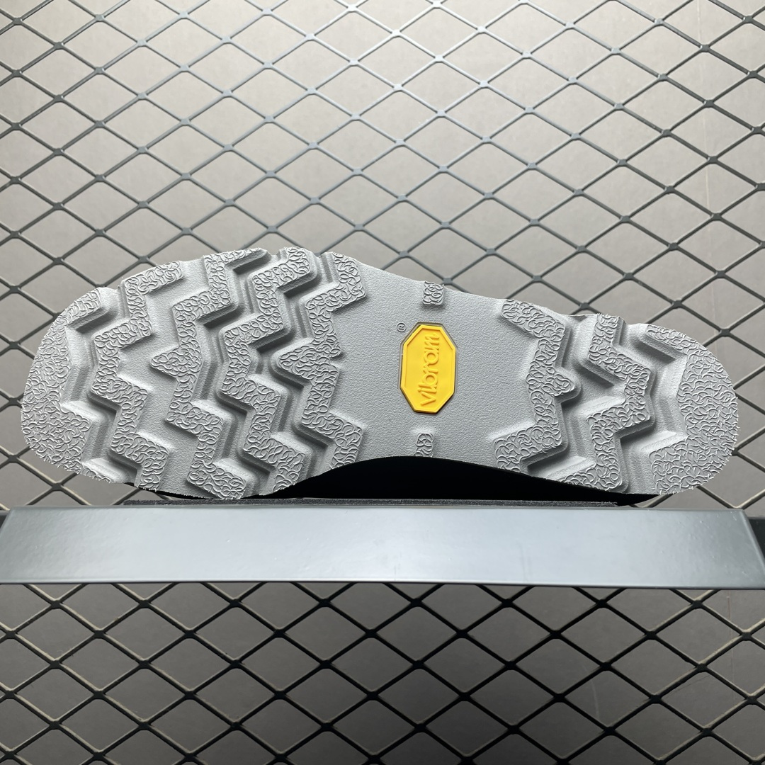 图片[5]-Clarks 其乐 Wallebee 老钱风 乐福风格袋鼠鞋 户外防水面料Gore-Tex的面料 结合工装优雅的袋鼠鞋， 时下最火的老钱风！乐福的设计直接装点在此鞋精髓上 鞋底采用黄金大底Vibram ，全新橡塑发泡技术！结合了发泡材质的轻便型 和 橡胶RB的耐磨的特质！三方的拿手技术结合在同一双鞋上 尺码：36-46-选品中心