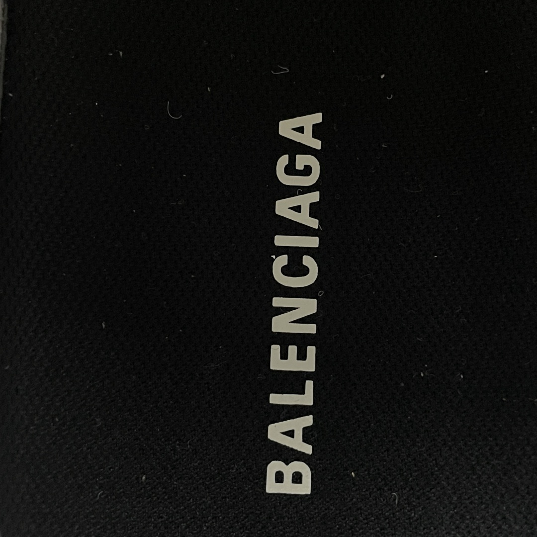 图片[8]-Balenciaga 巴黎世家 Runner 破坏风 手工做旧款复古老爹鞋 该款是通过溢胶 做旧 缝线等细节 展示了设计师 Demna的运动鞋风格 传递复古感 后侧板 翘起的鞋头 展示了 Demna 在结构上的未来构想 尺码：35 36 37 38 39 40 41 42 43 44 45 46-选品中心