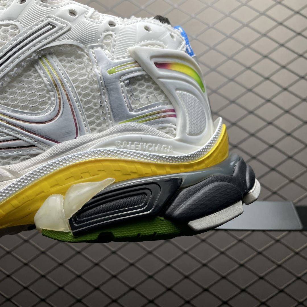 图片[4]-Balenciaga 巴黎世家 Runner 破坏风 手工做旧款复古老爹鞋 该款是通过溢胶 做旧 缝线等细节 展示了设计师 Demna的运动鞋风格 传递复古感 后侧板 翘起的鞋头 展示了 Demna 在结构上的未来构想 尺码：35 36 37 38 39 40 41 42 43 44 45 46-选品中心