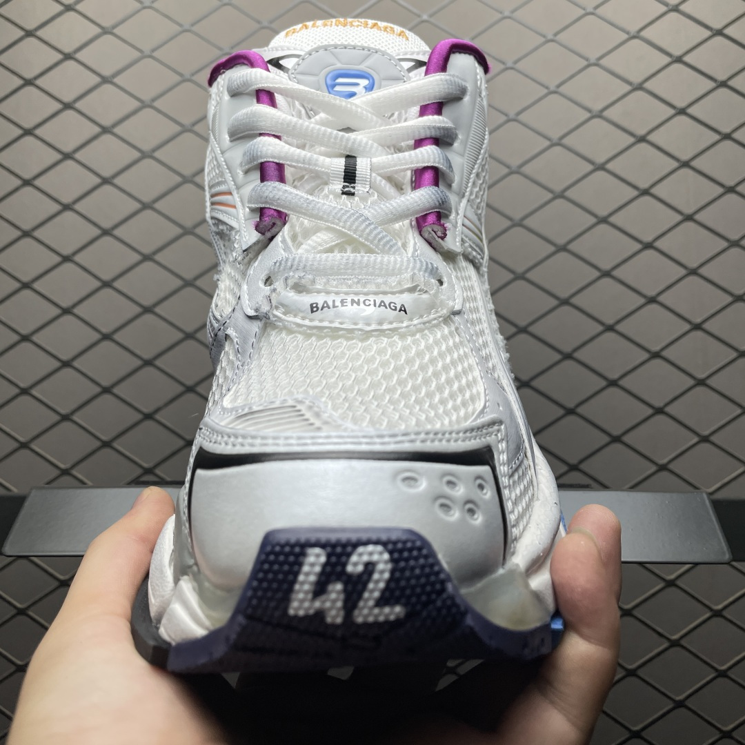 图片[9]-Balenciaga 巴黎世家 Runner 破坏风 手工做旧款复古老爹鞋 该款是通过溢胶 做旧 缝线等细节 展示了设计师 Demna的运动鞋风格 传递复古感 后侧板 翘起的鞋头 展示了 Demna 在结构上的未来构想 尺码：35 36 37 38 39 40 41 42 43 44 45 46-选品中心