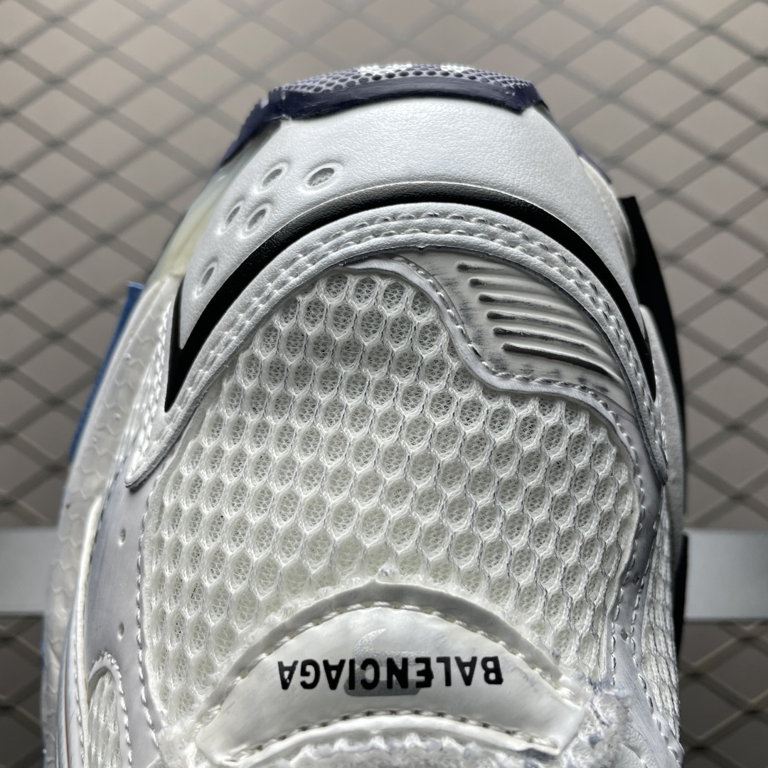 图片[7]-Balenciaga 巴黎世家 Runner 破坏风 手工做旧款复古老爹鞋 该款是通过溢胶 做旧 缝线等细节 展示了设计师 Demna的运动鞋风格 传递复古感 后侧板 翘起的鞋头 展示了 Demna 在结构上的未来构想 尺码：35 36 37 38 39 40 41 42 43 44 45 46-选品中心