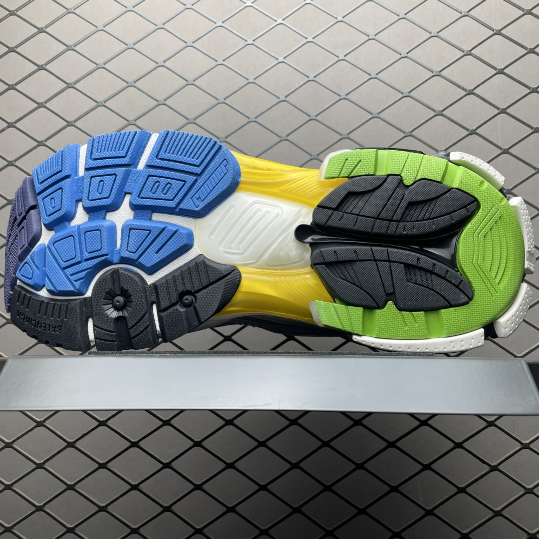 图片[5]-Balenciaga 巴黎世家 Runner 破坏风 手工做旧款复古老爹鞋 该款是通过溢胶 做旧 缝线等细节 展示了设计师 Demna的运动鞋风格 传递复古感 后侧板 翘起的鞋头 展示了 Demna 在结构上的未来构想 尺码：35 36 37 38 39 40 41 42 43 44 45 46-选品中心