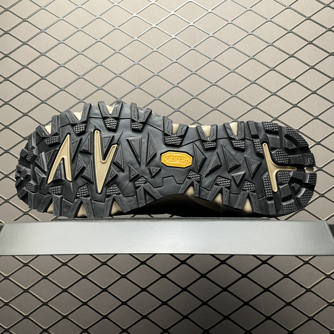 图片[5]-Columbia 哥伦比亚 户外登山鞋休闲鞋户外越野徒步鞋 9996 鞋面主体部分采用网状薄翼材质中底是大坡王最具特色的山形结构 鞋带采用 旋钮快速穿脱系统 鞋底采用Vibram Megagrip 大底，抓地耐磨，三角多向奇钉设计易于鞋底异物排出，助你轻松掌控各种野外地形 尺码：40 41 42 43 44 45-选品中心