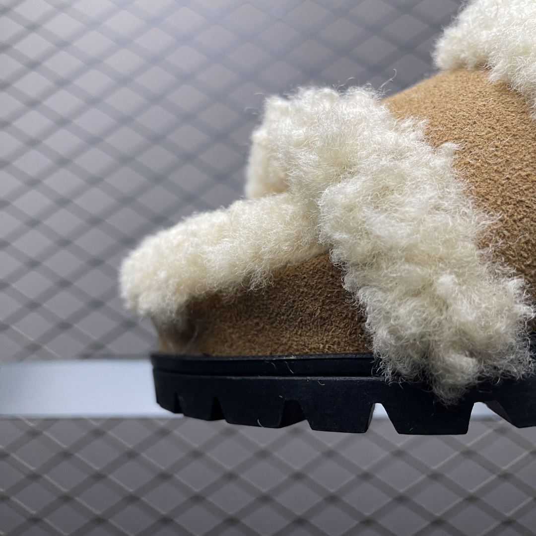 图片[6]-GG-CC 2025 路易暖茶 秋冬新款 5.5CM 厚底增高 百搭勃肯半拖鞋 这款毛毛拖采用了柔软的绒毛材质，搭配上经典的棕色设计，既温暖又充满时尚感 厚实的绒毛不仅提供了极佳的保暖效果，还让你的双脚享受极致的舒适 尺码：35 36 37 38 39 40-选品中心