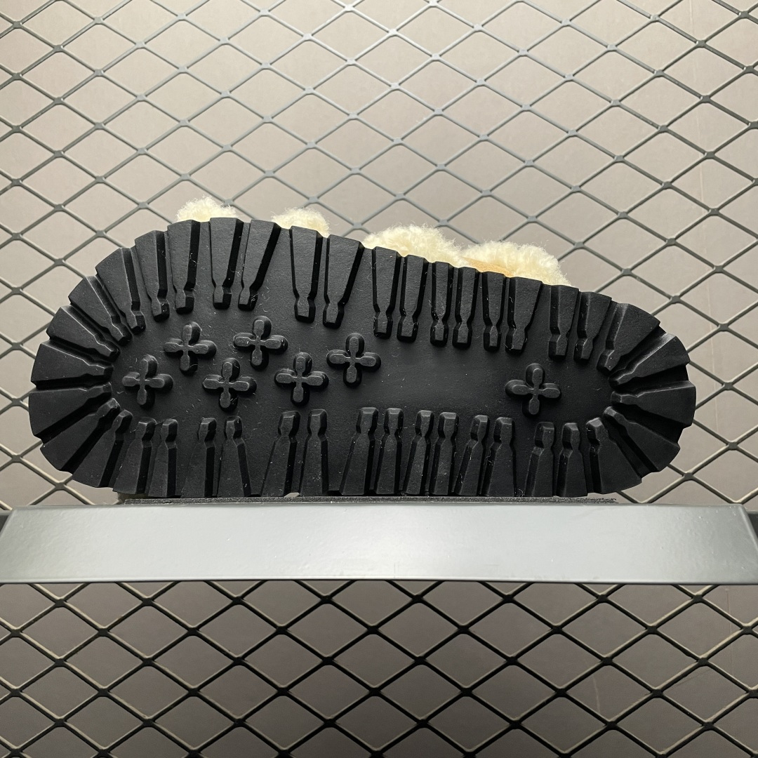 图片[5]-GG-CC 2025 路易暖茶 秋冬新款 5.5CM 厚底增高 百搭勃肯半拖鞋 这款毛毛拖采用了柔软的绒毛材质，搭配上经典的棕色设计，既温暖又充满时尚感 厚实的绒毛不仅提供了极佳的保暖效果，还让你的双脚享受极致的舒适 尺码：35 36 37 38 39 40-选品中心