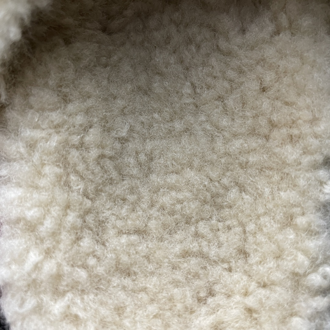 图片[8]-GG-CC 2025 路易暖茶 秋冬新款 5.5CM 厚底增高 百搭勃肯半拖鞋 这款毛毛拖采用了柔软的绒毛材质，搭配上经典的棕色设计，既温暖又充满时尚感 厚实的绒毛不仅提供了极佳的保暖效果，还让你的双脚享受极致的舒适 尺码：35 36 37 38 39 40-选品中心