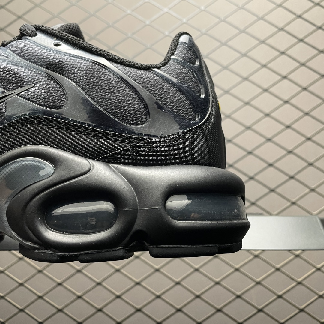 图片[4]-PB版 NK Air Max Plus TN 复古气垫跑鞋 IB2253-001 大厂出品 多道QC标准品控质检 整体配色采用撞色妆点 鞋面网眼布和皮革材质打造 中底搭载 Air Max 科技 保证了日常穿着的缓震性！鞋垫处和鞋后跟印有 TN 字样 彰显鞋款身份 尺码：36 36.5 37.5 38 38.5 39 40 40.5 41 42 42.5 43 44 44.5 45 46-选品中心