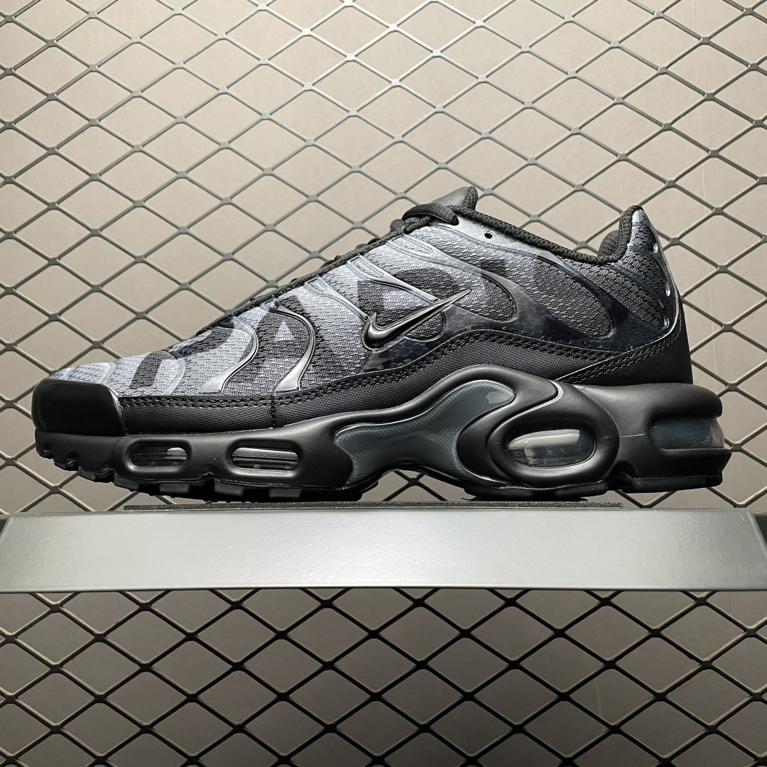 PB版 NK Air Max Plus TN 复古气垫跑鞋 IB2253-001 大厂出品 多道QC标准品控质检 整体配色采用撞色妆点 鞋面网眼布和皮革材质打造 中底搭载 Air Max 科技 保证了日常穿着的缓震性！鞋垫处和鞋后跟印有 TN 字样 彰显鞋款身份 尺码：36 36.5 37.5 38 38.5 39 40 40.5 41 42 42.5 43 44 44.5 45 46-选品中心
